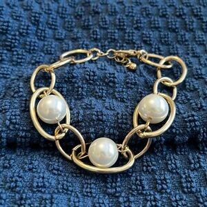 Bracelet three ceramic pearls gold tone, oval, and extender lobster claw clasp